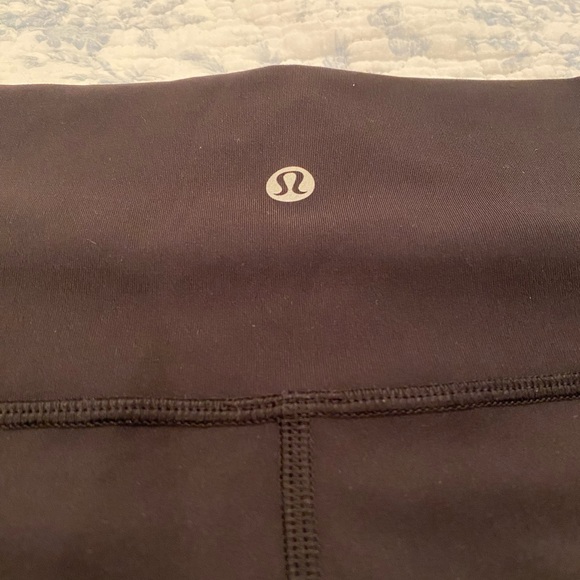 LULULEMON black high rise crop leggings - Picture 4 of 9